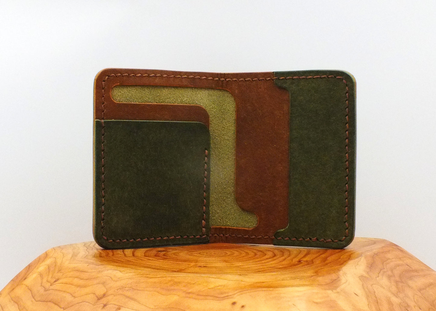 The Beacon Bi-Fold - Olive Green / Russet Brown